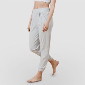 EUC ADAY PACK IT UP JOGGERS SIZE MEDIUM